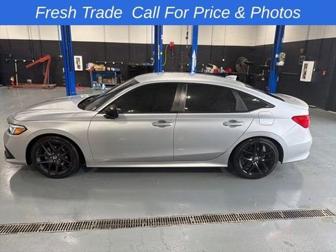 Used 2023 Honda Civic Sport image 3