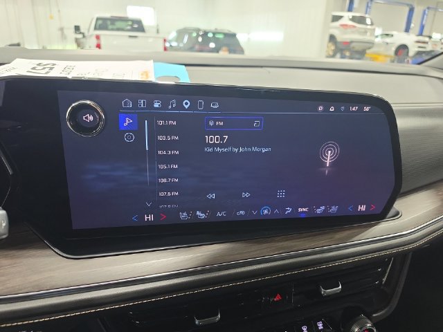 Used 2025 Chevrolet Tahoe Premier AWD/4WD image 13