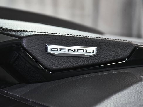 Used 2025 GMC Yukon Denali image 65