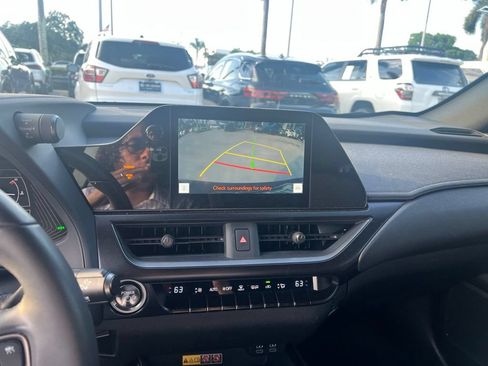 Certified 2024 Lexus UX 250h FWD image 3