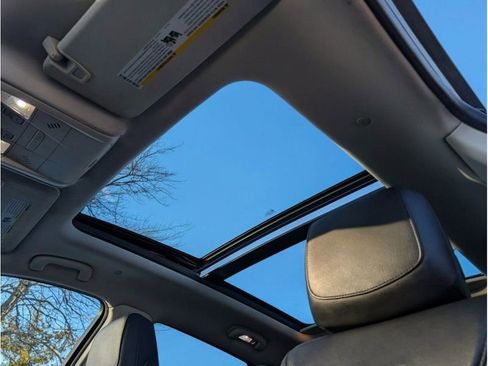 Used 2017 Cadillac XT5 Luxury image 16