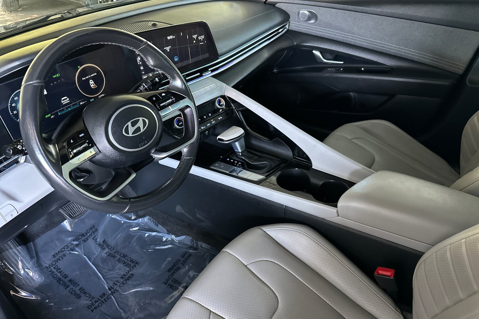 Used 2025 Hyundai Elantra Limited w/ Cargo Package FWD image 10