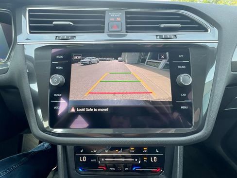 Certified 2022 Volkswagen Tiguan SE w/ Panoramic Sunroof Package image 17