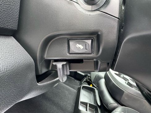 Used 2018 RAM 1500 Laramie image 4