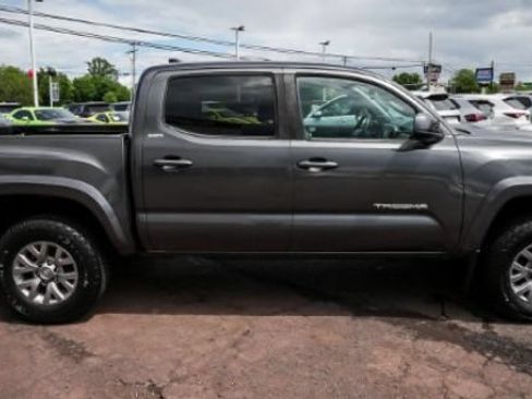 Used 2019 Toyota Tacoma SR5 AWD/4WD image 8