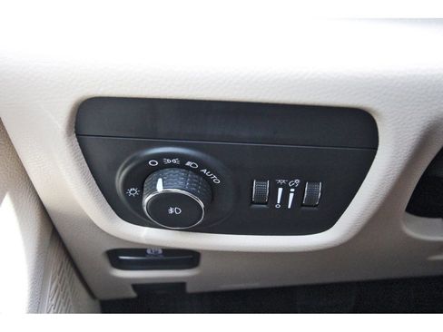 Used 2025 Jeep Grand Cherokee L Limited RWD image 19