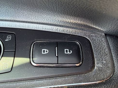 Used 2017 Lincoln Continental Premiere FWD image 8