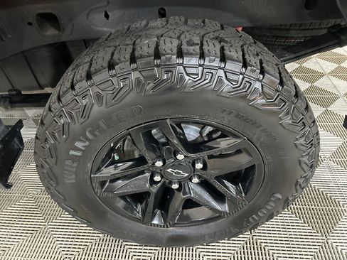 Used 2024 Chevrolet Silverado 1500 Custom Trail Boss w/ LPO, Dark Essentials Package AWD/4WD image 11