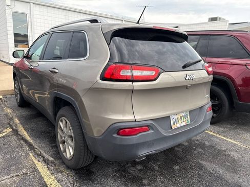 Used 2016 Jeep Cherokee Latitude FWD image 4