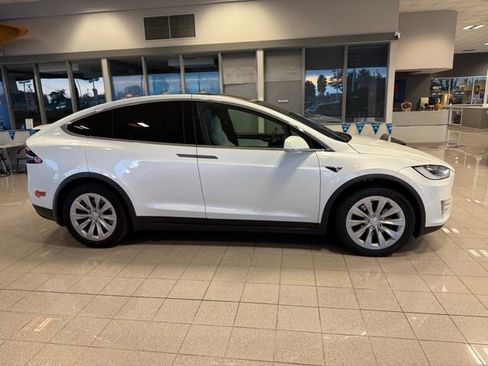 Used 2019 Tesla Model X Long Range image 2