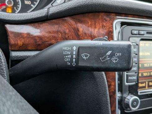 Used 2013 Volkswagen Passat 2.5 SEL Premium image 26