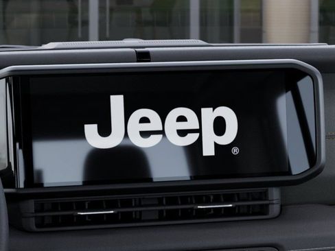 Used 2025 Jeep Gladiator Mojave w/ Convenience Group AWD/4WD image 18