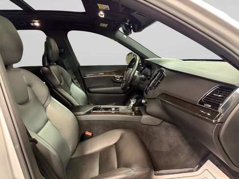 Used 2018 Volvo XC90 T5 Momentum w/ Convenience Package AWD/4WD image 23