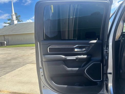 Used 2019 RAM 1500 Laramie AWD/4WD image 13