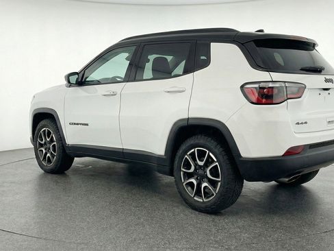 Used 2025 Jeep Compass Trailhawk image 6