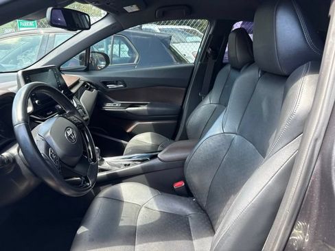 Used 2019 Toyota C-HR Limited FWD image 7