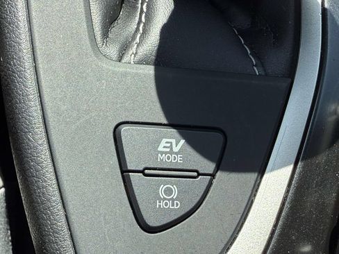 Used 2020 Lexus UX 250h w/ Premium Package AWD/4WD image 27