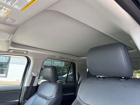 Used 2025 Ford Expedition Active AWD/4WD image 2