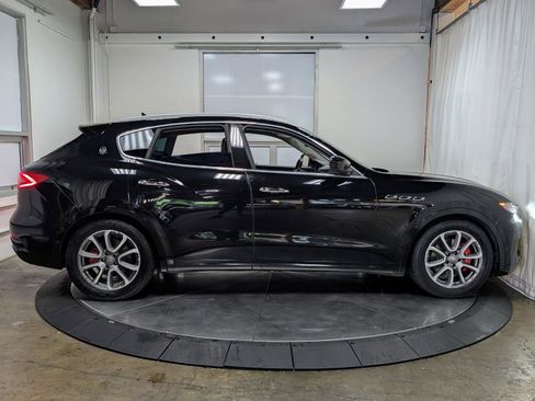 Used 2017 Maserati Levante w/ Luxury Package AWD/4WD image 10
