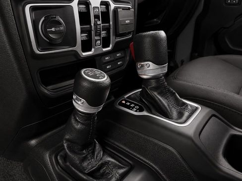 Used 2023 Jeep Wrangler Unlimited w/ Cold Weather Group AWD/4WD image 16