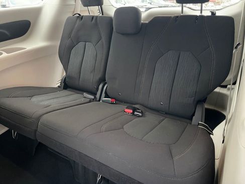 Used 2020 Chrysler Pacifica Touring w/ Cold Weather Group image 18