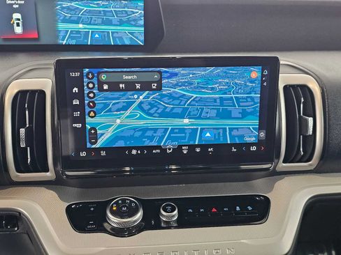 Used 2025 Ford Expedition Active AWD/4WD image 27