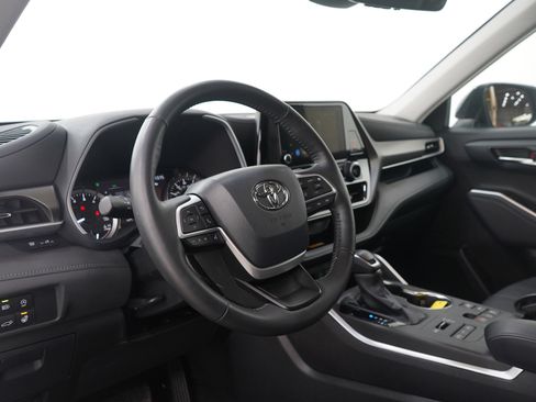 Used 2024 Toyota Highlander XLE image 27