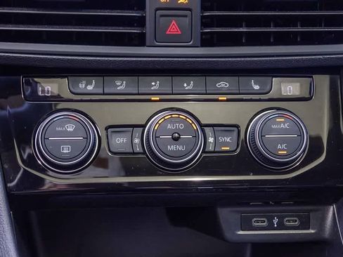 Used 2021 Volkswagen Jetta SE w/ SE Cold Weather Package image 21