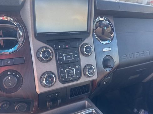 Used 2016 Ford F250 Lariat w/ Lariat Interior Package image 4