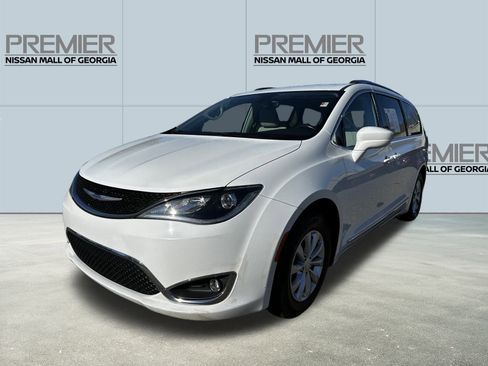 Used 2018 Chrysler Pacifica Touring-L FWD image 1