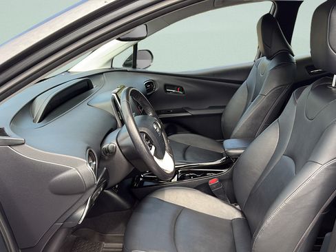 Used 2017 Toyota Prius Prime Advanced FWD image 9