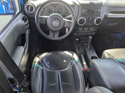 Used 2015 Jeep Wrangler Unlimited Sahara image 25