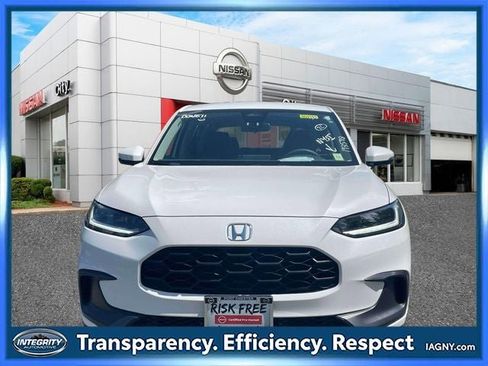 Used 2023 Honda HR-V LX image 2