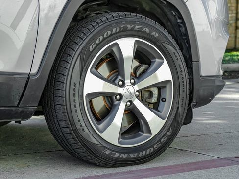 Used 2020 Jeep Cherokee Limited image 68