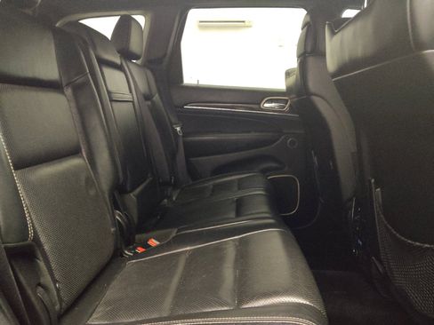 Used 2017 Jeep Grand Cherokee Overland w/ Jeep Active Safety Group image 19