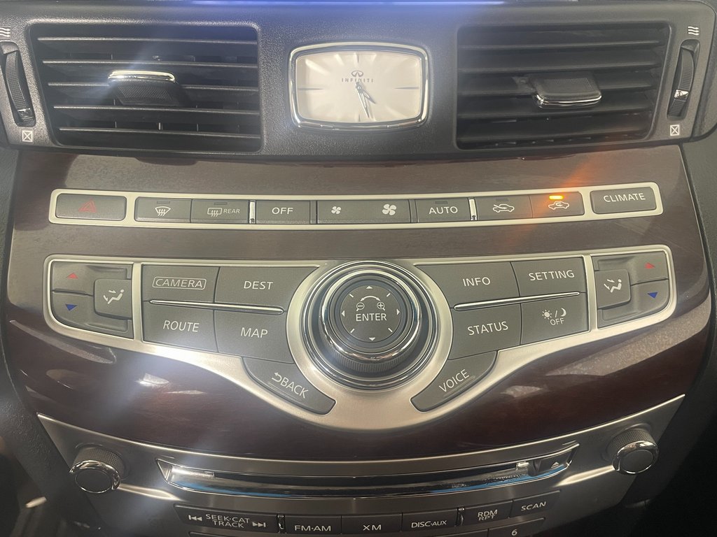 Used 2017 INFINITI Q70 L 3.7 AWD/4WD image 21