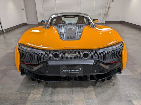 Used 2025 McLaren Artura image 5