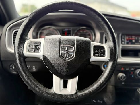 Used 2013 Dodge Charger SE RWD image 28