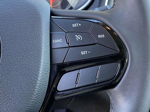 Used 2020 Jeep Cherokee Latitude Plus image 22