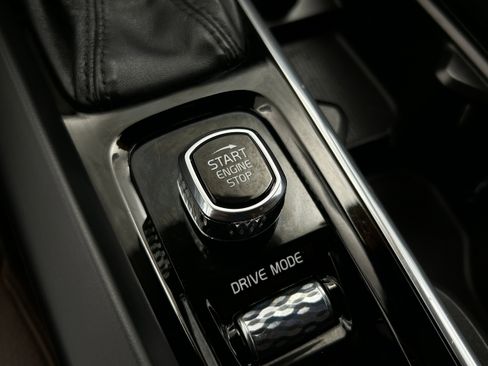 Used 2020 Volvo XC60 T6 Momentum image 11