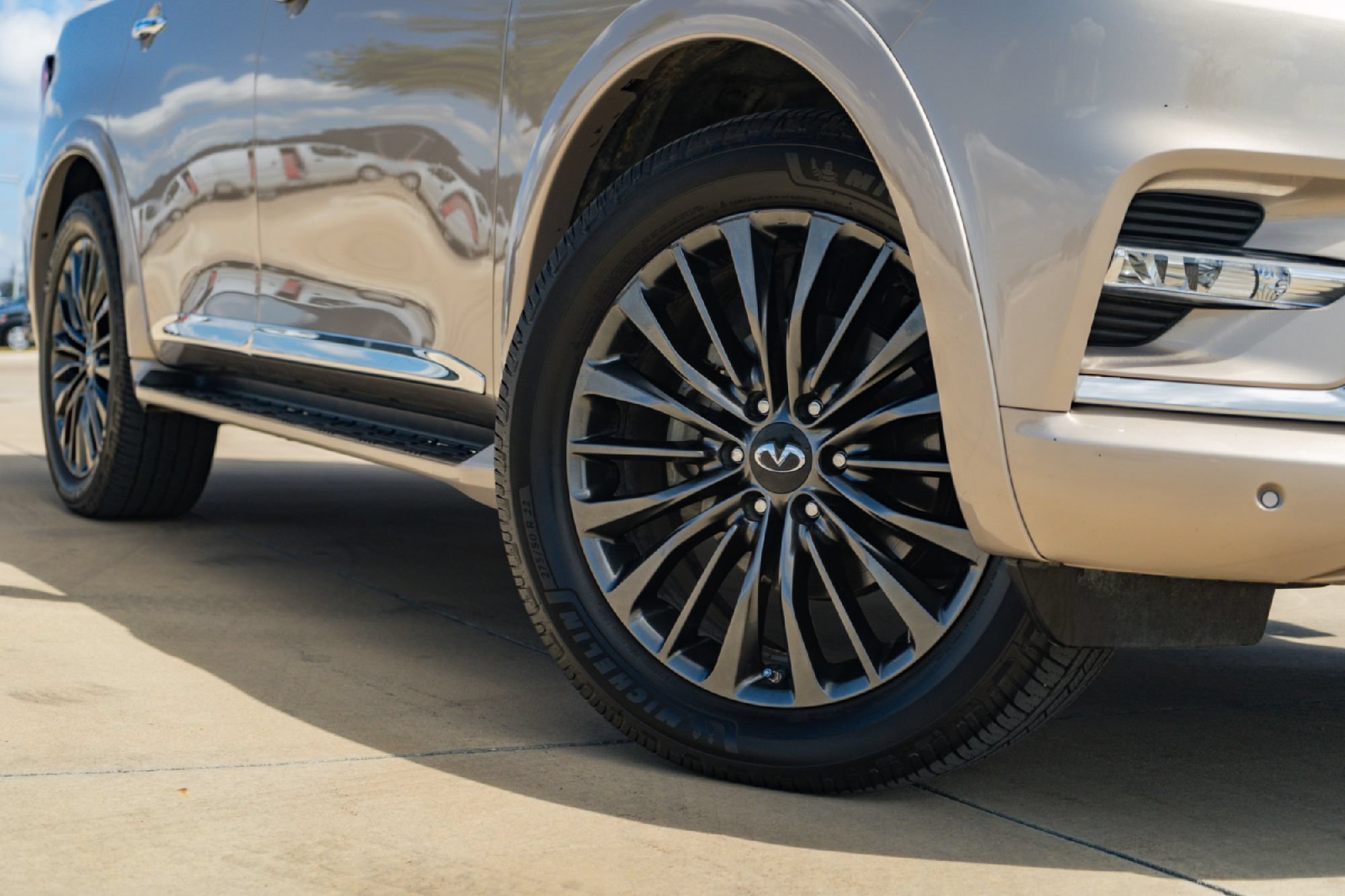Certified 2023 INFINITI QX80 Sensory w/ All-Season Package AWD/4WD image 2