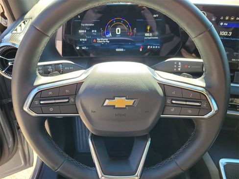 Used 2025 Chevrolet Equinox LT image 17