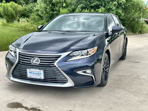 Used 2018 Lexus ES 350 w/ Ultra Luxury Package FWD image 2
