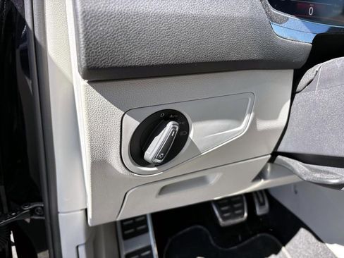 Used 2023 Volkswagen Tiguan SE R-Line image 14