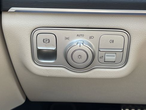 Certified 2025 Mercedes-Benz GLS 450 4MATIC image 25