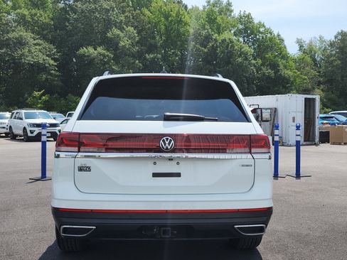 Used 2024 Volkswagen Atlas SE AWD/4WD image 4