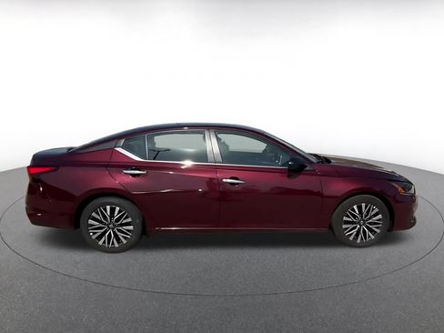 Used 2025 Nissan Altima 2.5 SV FWD image 16