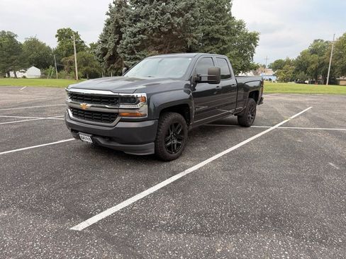 Used 2017 Chevrolet Silverado 1500 W/T AWD/4WD image 3
