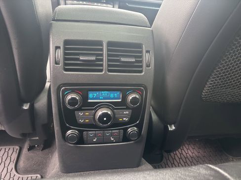 Used 2019 Jaguar F-PACE R-Sport image 9