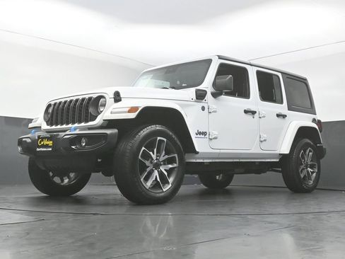 Used 2024 Jeep Wrangler Unlimited w/ Convenience Group AWD/4WD image 51